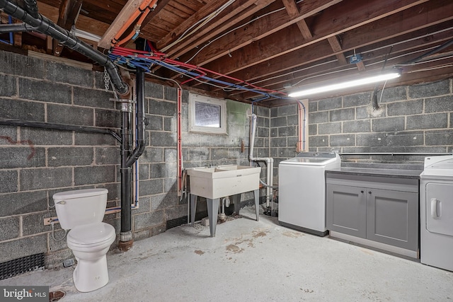 basement with sink and washing machine and clothes dryer