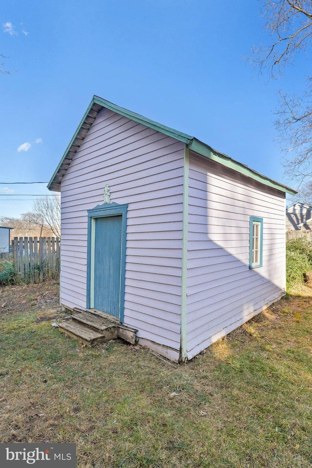 exterior space featuring a lawn