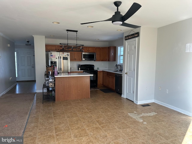 kitchen featuring ceiling fan, pendant lighting, black appliances, a breakfast bar, and a kitchen island