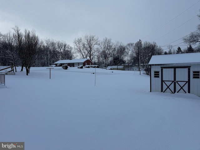 view of yard layered in snow