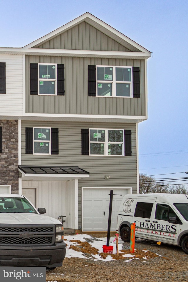 view of front facade with a garage