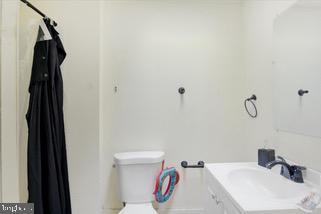 bathroom featuring sink and toilet