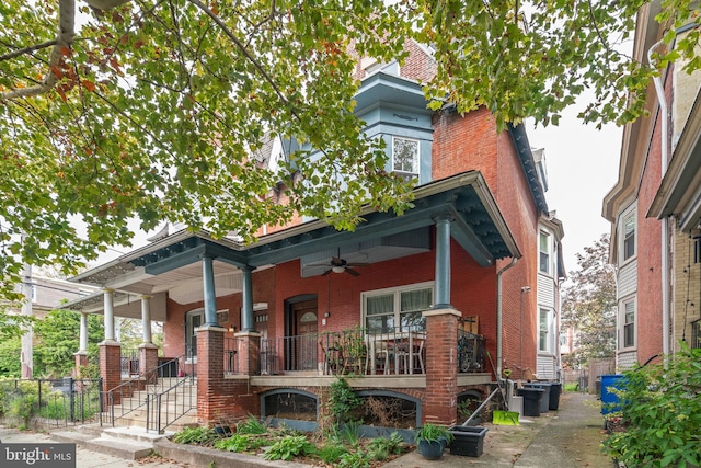 view of front of home featuring covered porch and ceiling fan