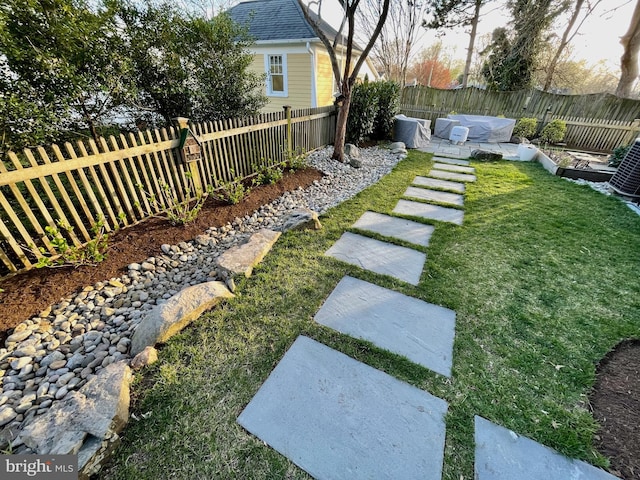 view of yard featuring a patio