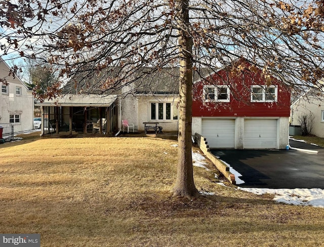 view of front facade with a garage and a front lawn