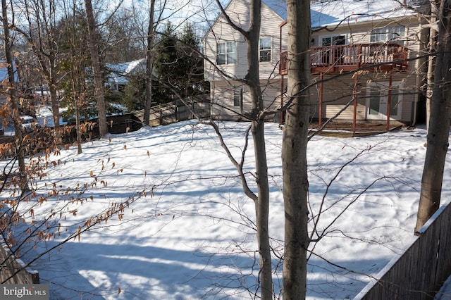 view of yard layered in snow