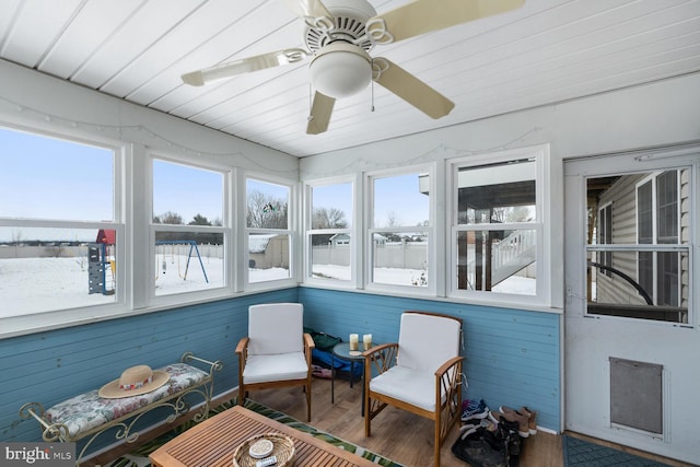 sunroom featuring ceiling fan