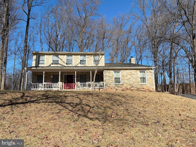 view of front facade with covered porch and a front lawn