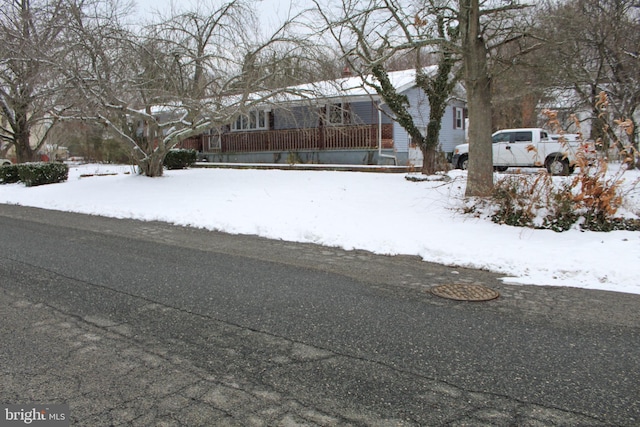 view of yard layered in snow