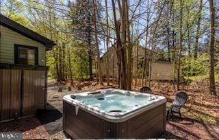 view of yard featuring a hot tub