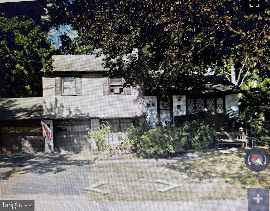 view of front of home with a carport