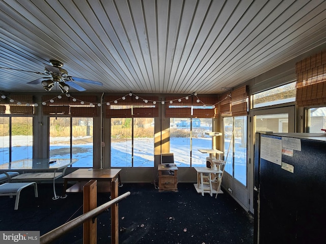 sunroom featuring ceiling fan