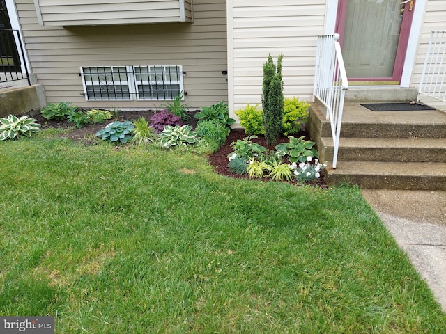 exterior space featuring a lawn