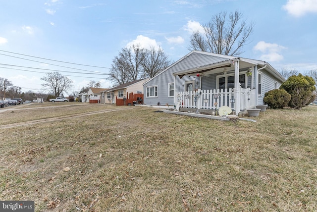 view of front facade with covered porch and a front lawn