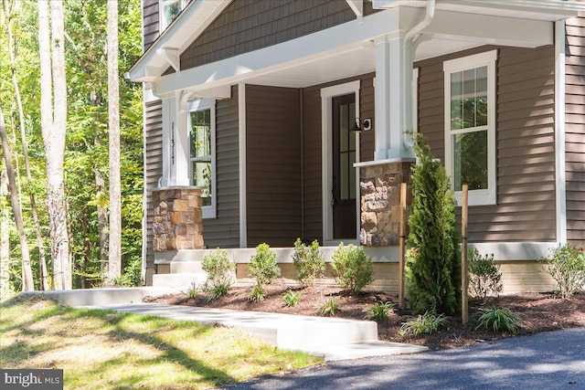 property entrance with covered porch