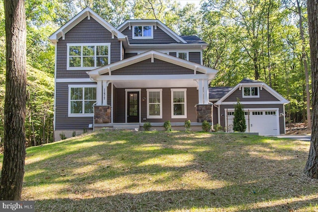 craftsman-style house featuring a front lawn and a porch