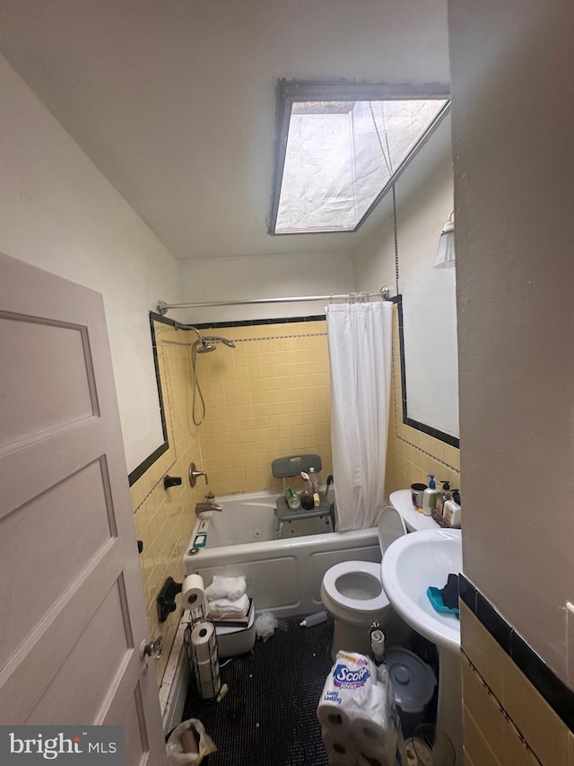 bathroom featuring tile walls, toilet, shower / bathtub combination with curtain, and tile patterned flooring