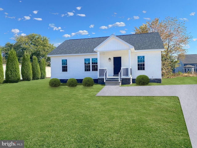 view of front facade featuring cooling unit and a front lawn