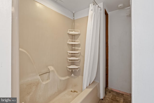 bathroom featuring shower / bath combo