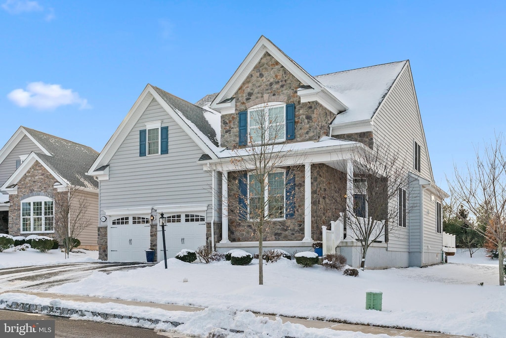 view of front property featuring a garage