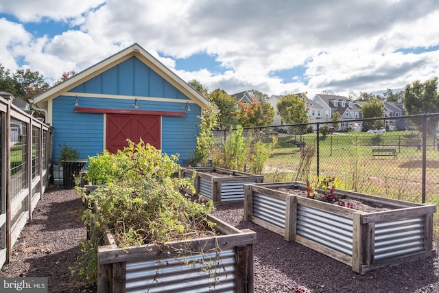 view of yard featuring a storage unit