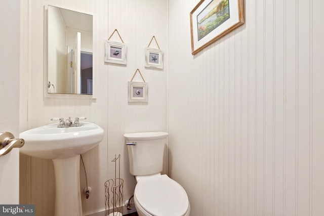 bathroom featuring sink and toilet