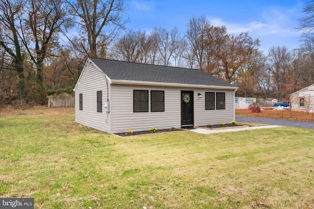 view of front of house with a front lawn