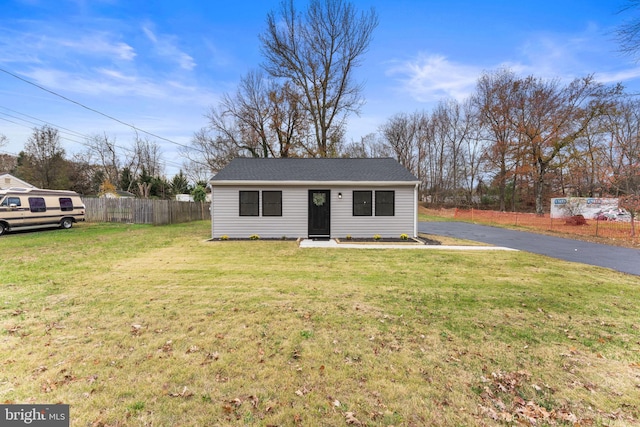 view of front of property with a front lawn