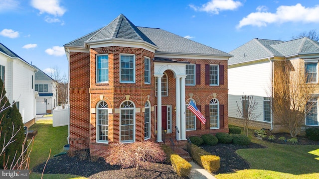 view of front facade with a front yard