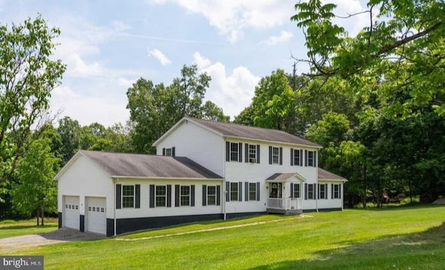 view of front of home featuring a garage and a front yard