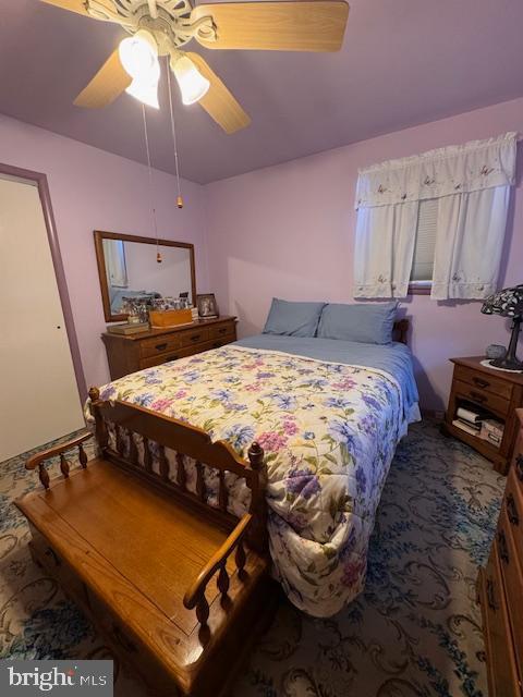 bedroom featuring ceiling fan