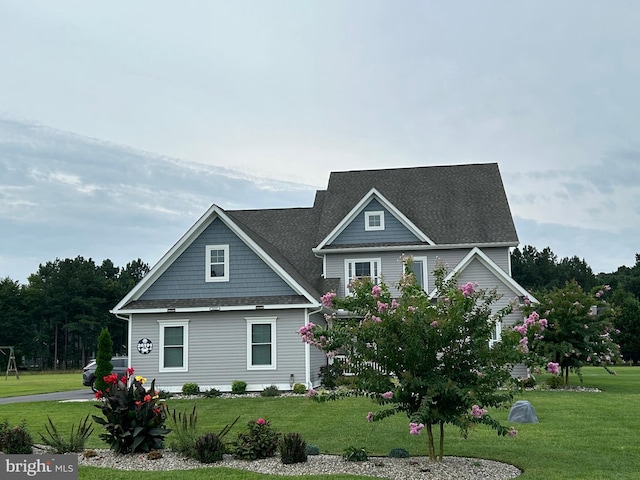 view of front of property with a front yard