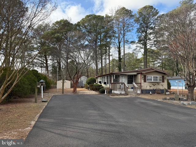 view of front of property