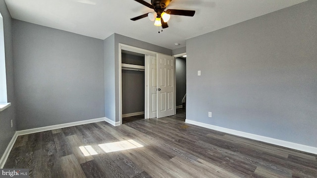 unfurnished bedroom featuring ceiling fan, dark hardwood / wood-style floors, and a closet