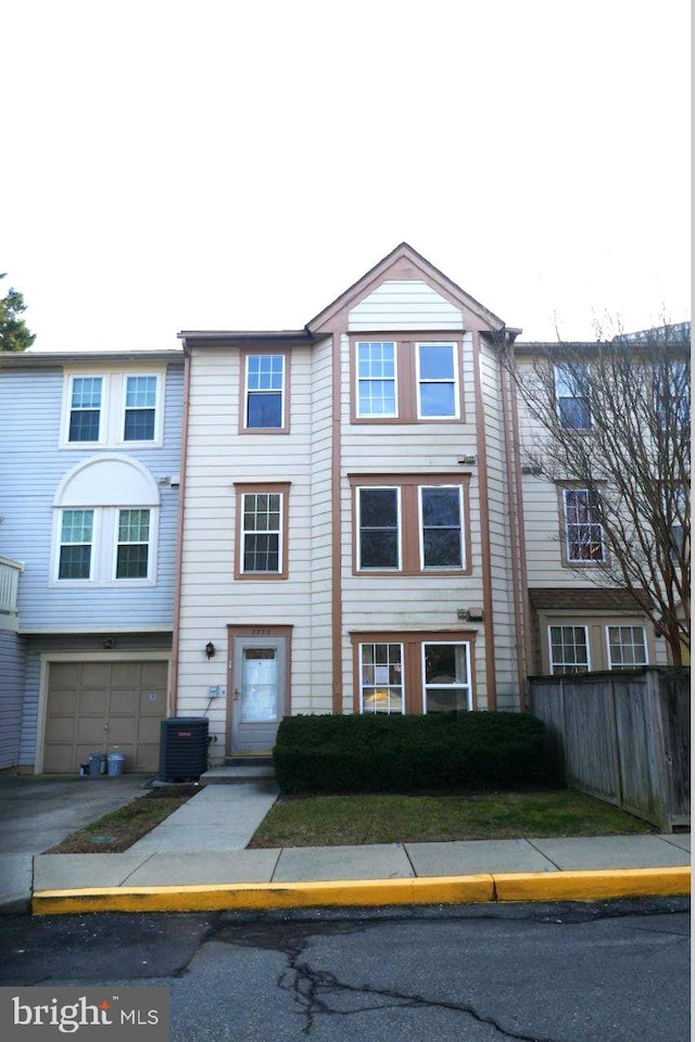 townhome / multi-family property featuring a garage