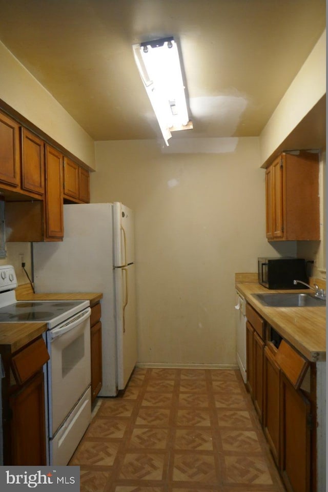 kitchen featuring electric stove and sink