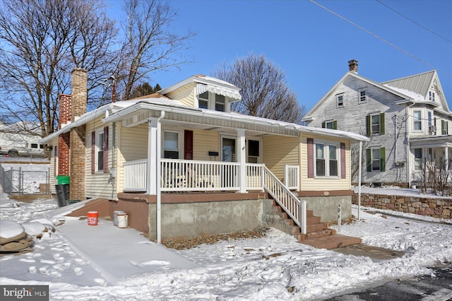 view of front of property featuring a porch