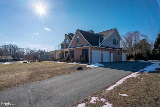 view of front property featuring a garage and a front yard