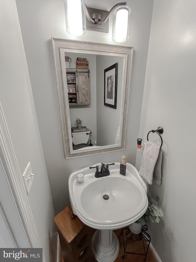 bathroom featuring sink