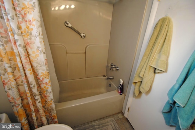 bathroom with shower / bath combo