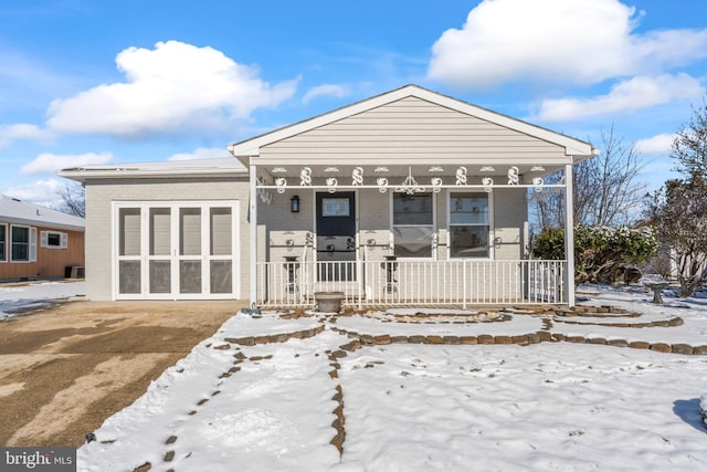 view of front of house featuring covered porch