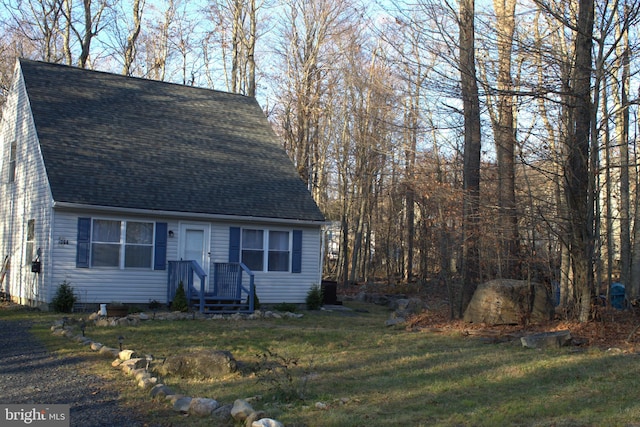 view of front of home featuring a front lawn