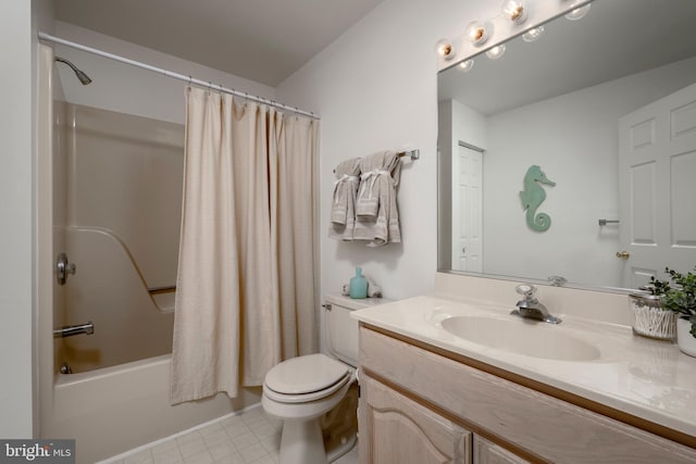 full bathroom featuring toilet, shower / tub combo with curtain, and vanity