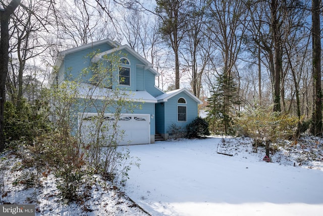 view of front property featuring a garage