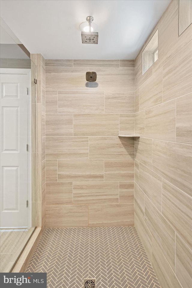 bathroom with a tile shower