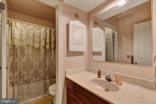 full bathroom featuring vanity, toilet, and shower / bath combo with shower curtain