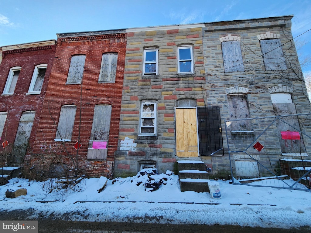 view of front of property