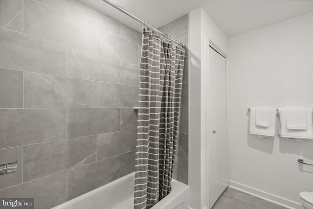 bathroom with toilet and shower / bath combo