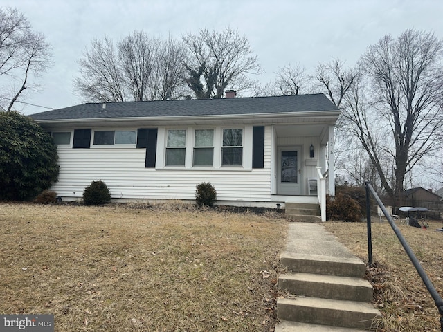 view of front of house featuring a front yard