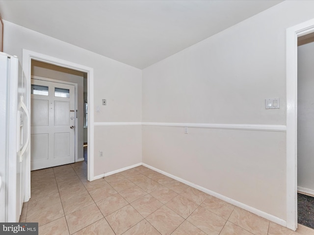 empty room featuring light tile patterned flooring